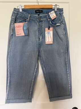 Curvy Light Blue Women’s Capri Jeans